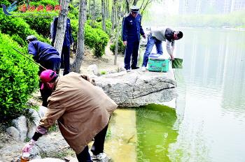 山东潍坊整治虞河景区钓鱼乱象 