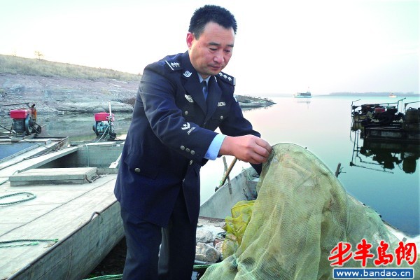 770平方公里水面成了他的家,记派出所民警杜贞兵