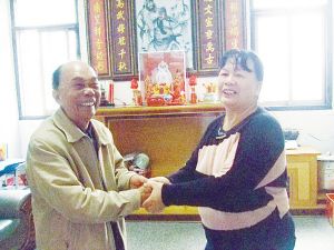 72岁垂钓老人 救起两名落海男孩