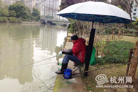 杭州市民很心急：很多人在上塘河钓鱼，水质会不会变差