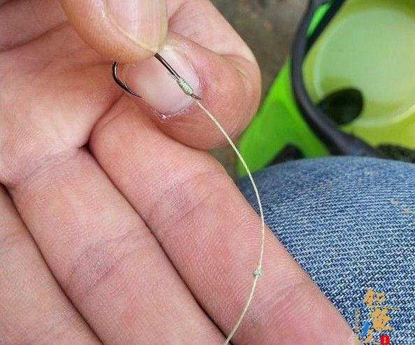 DIY渔具使用瓶盖制作翻版爆炸钩