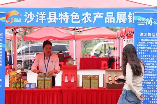 沙洋特色农副产品受到钓手和游客的喜爱