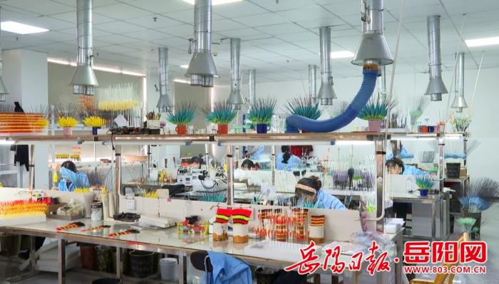 临湘市特色产业发展中心： 借名品东风 助推浮标（钓具）特色产业加快驶向百亿蓝海